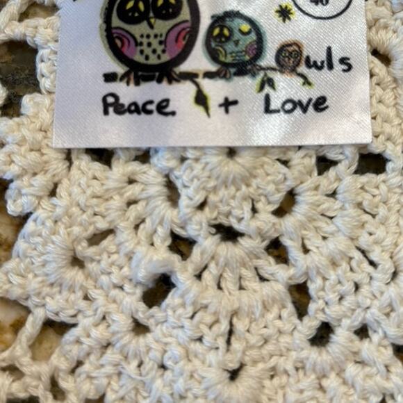 Peace & Love Women’s Medium Ivory & Taupe Crochet V-Neck Sweater Fringe Bottom - Picture 3 of 4